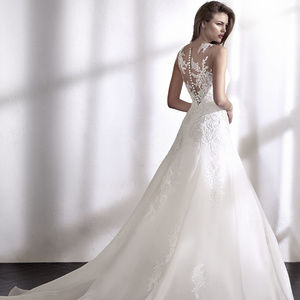 San Patrick by Pronovias Wedding Dress Limber